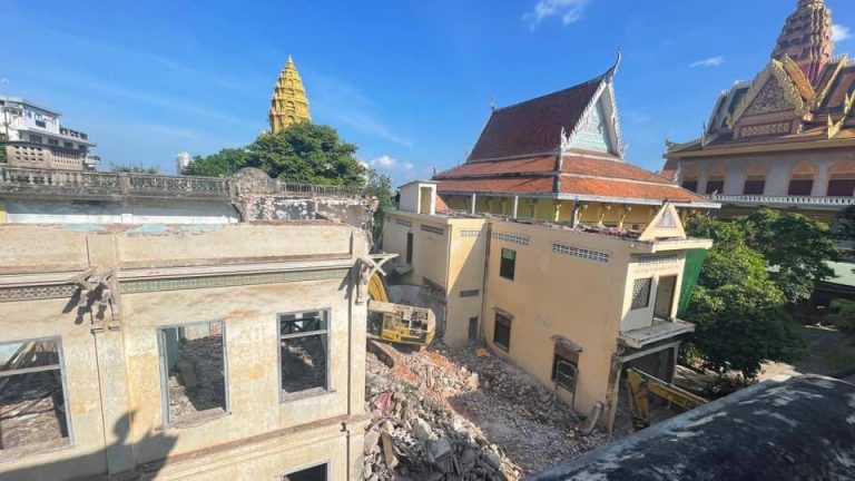 Minister of Culture expresses regret over beating of nearly 100-year-old pagoda in Wat Ounalom